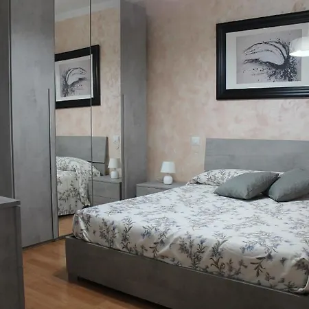 Charming Tilli With Parking דירה