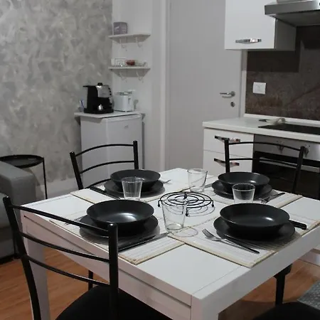 Charming Tilli With Parking Apartment *