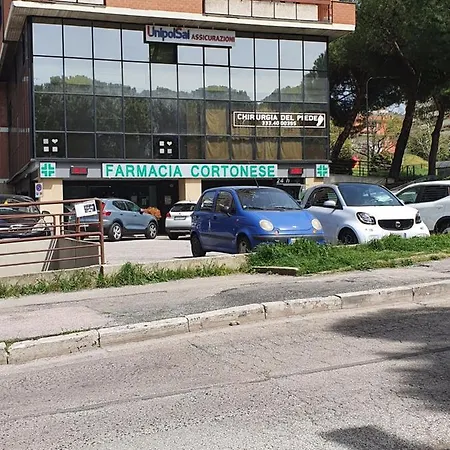 Charming Tilli With Parking דירה *