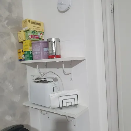 Charming Tilli With Parking דירה